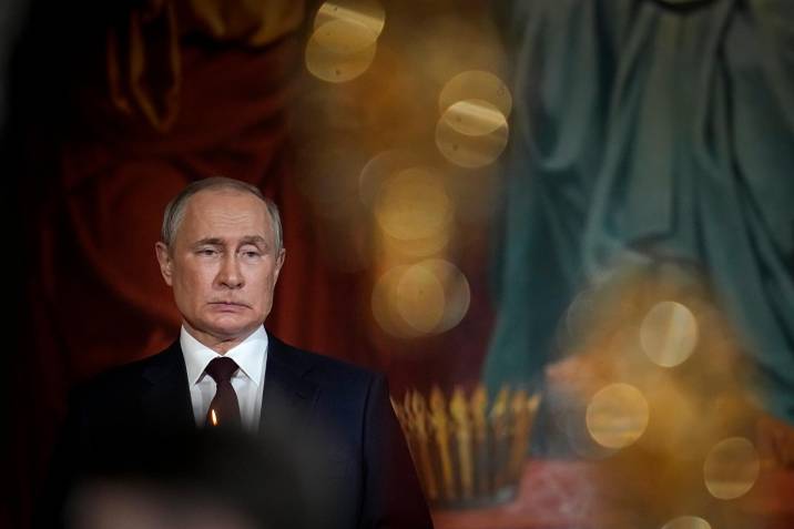Si alguien del exterior interviene en situación en Ucrania, la respuesta será “relámpago”: Putin