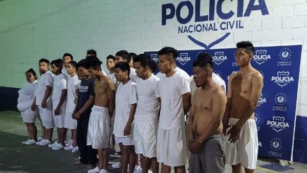 Entre críticas, El Salvador valora ampliar régimen de excepción