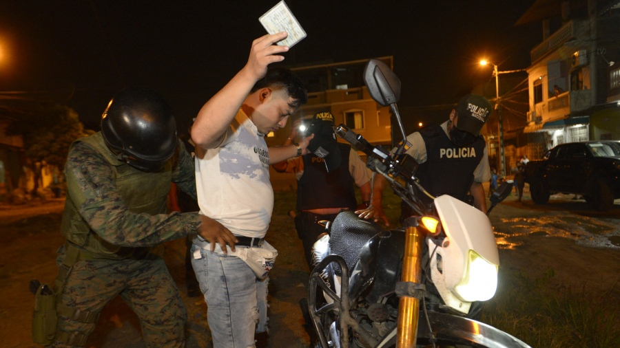 Ecuador decretó el estado de sitio en tres provincias golpeadas por el narcotráfico