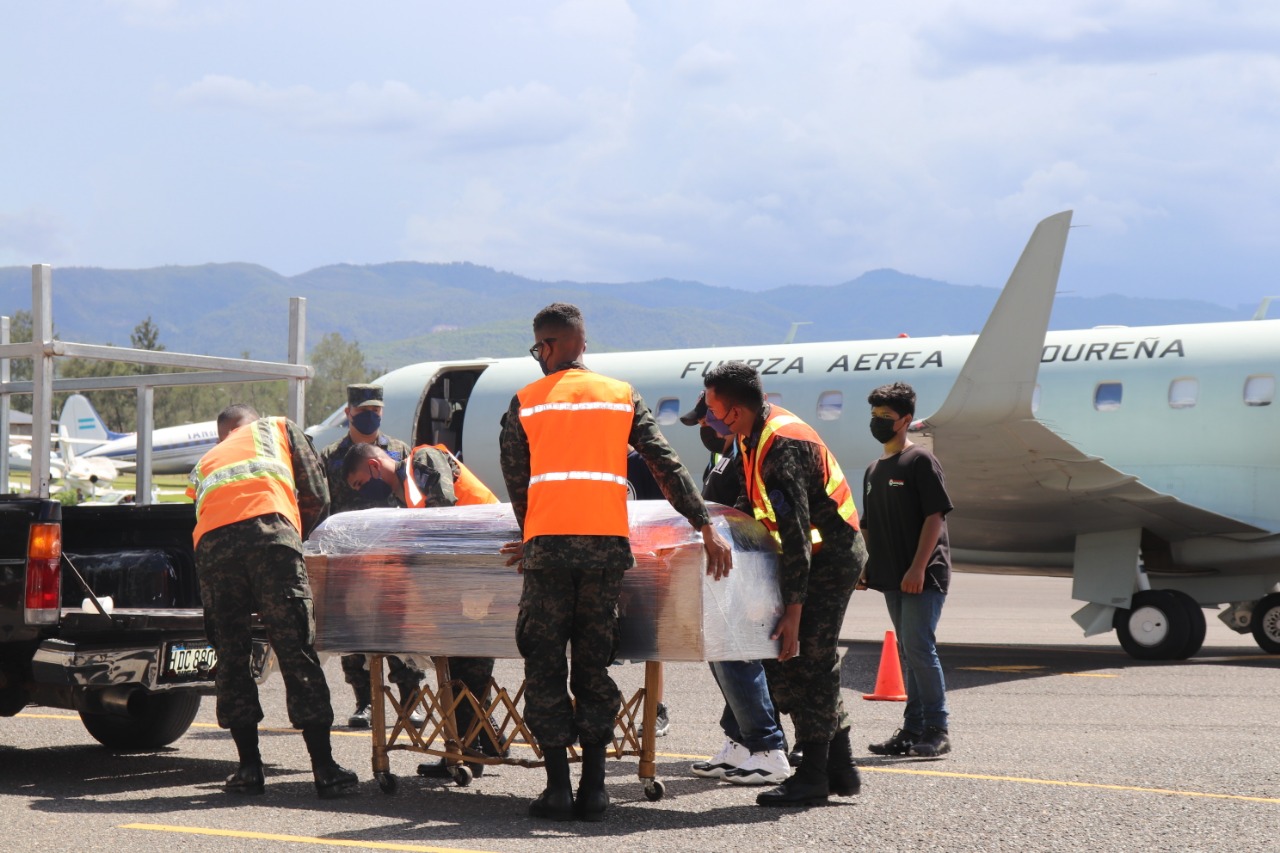 Avión presidencial repatria otros cinco cuerpo de migrantes muertos en México