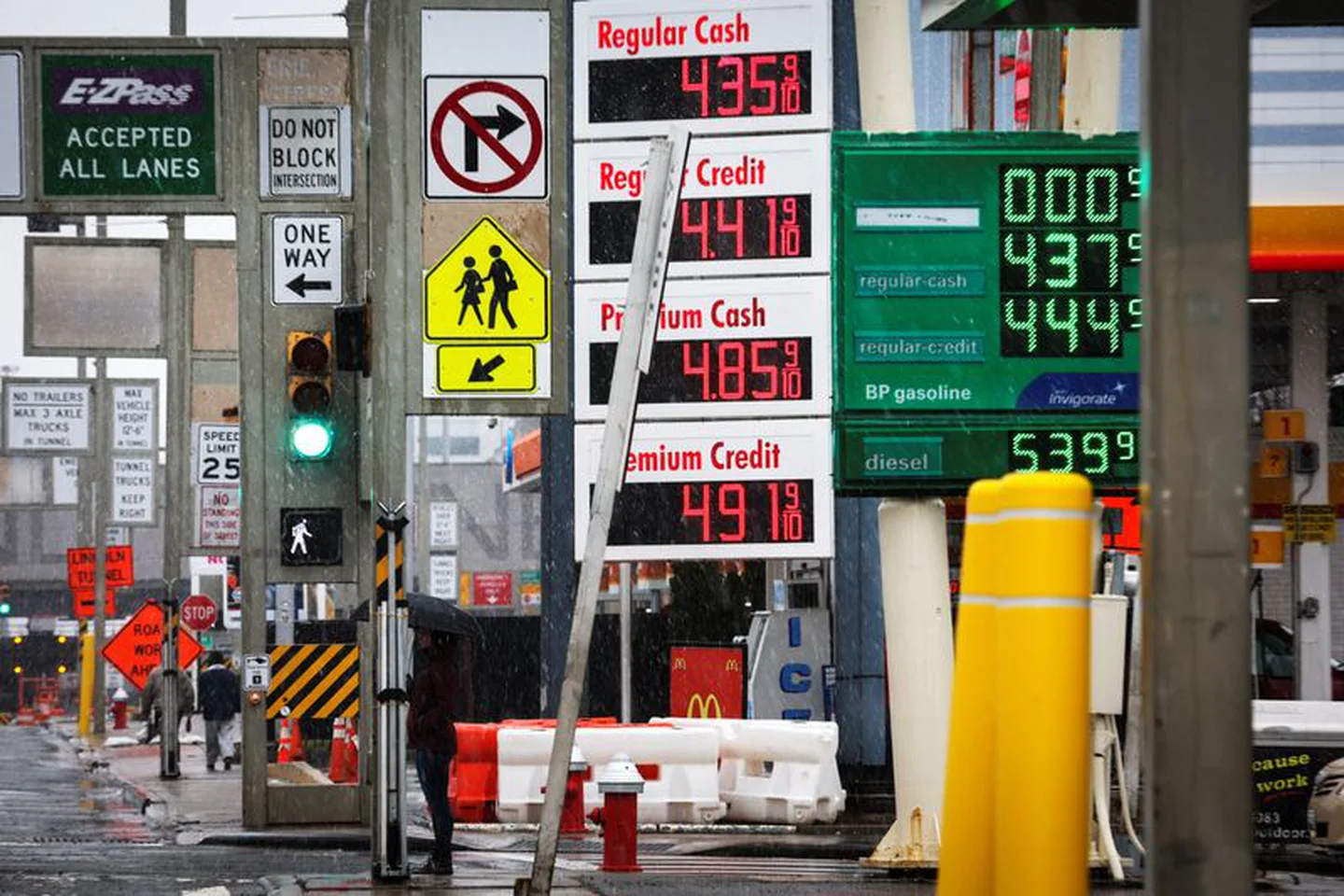El precio de la gasolina en Estados Unidos alcanzó un nuevo récord