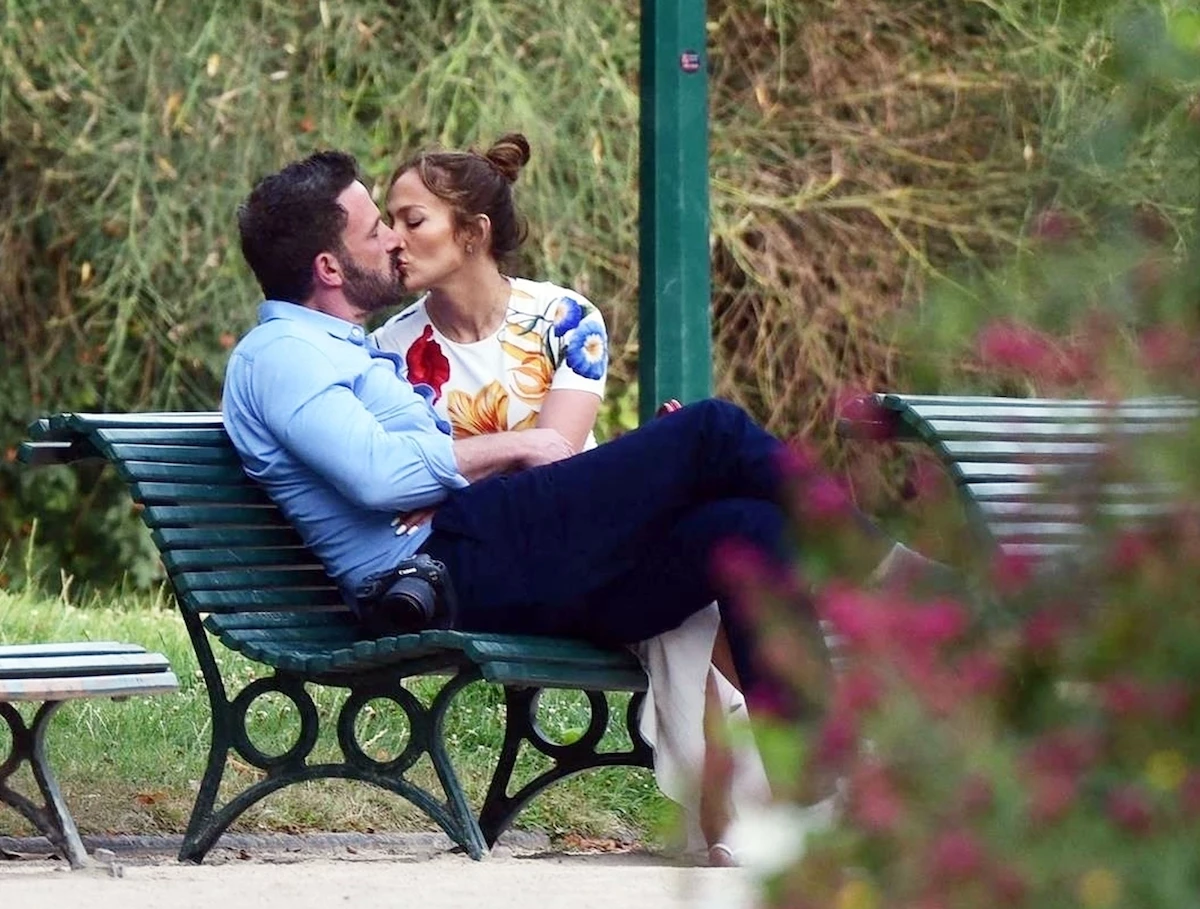 Jennifer López y Ben Affleck súper enamorados en su luna de miel en París