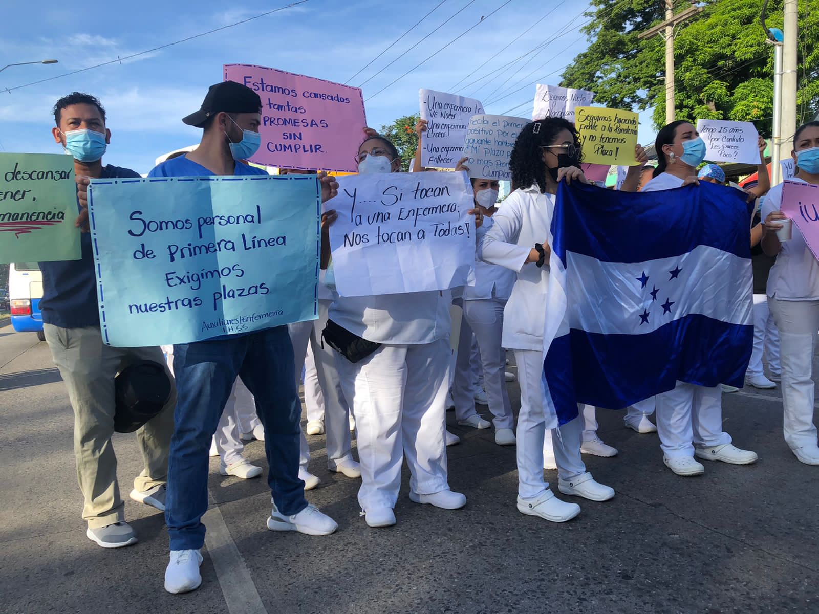 Enfermeras auxiliares del IHSS continúan exigiendo asignación de plazas en SPS