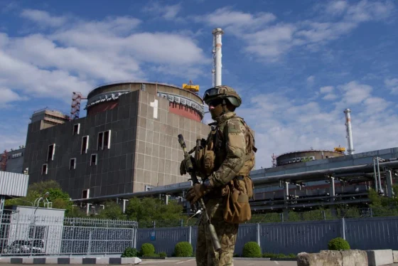 Crece el temor a una catástrofe nuclear por el ataque a una planta atómica en Ucrania