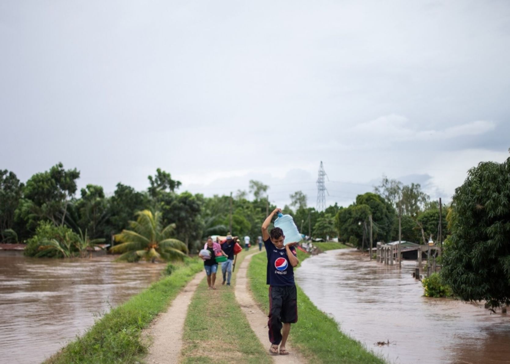 Afectados por lluvias en Honduras podrán readecuar préstamos con la banca