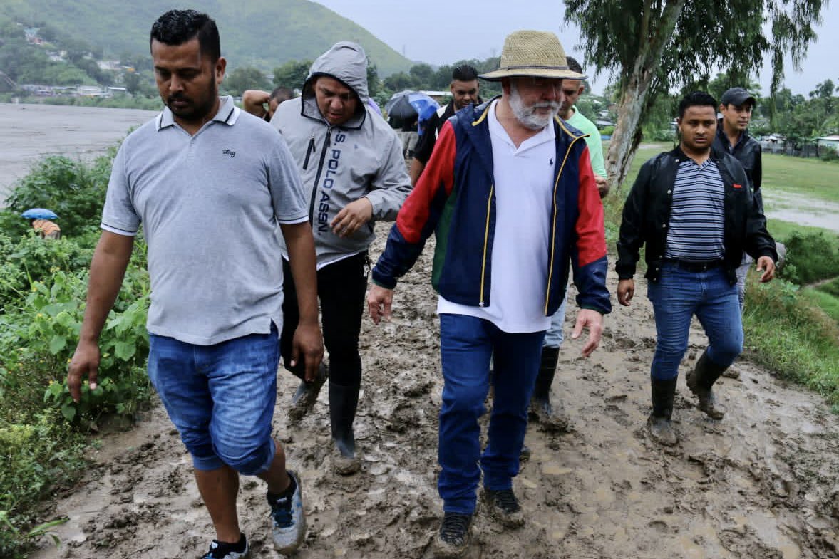Políticos entran en “zipizape” en medio de la emergencia por lluvias en el país