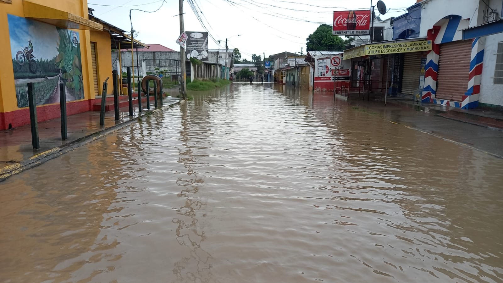 La Lima continúa inundada y temen que río Chamelecón siga creciendo