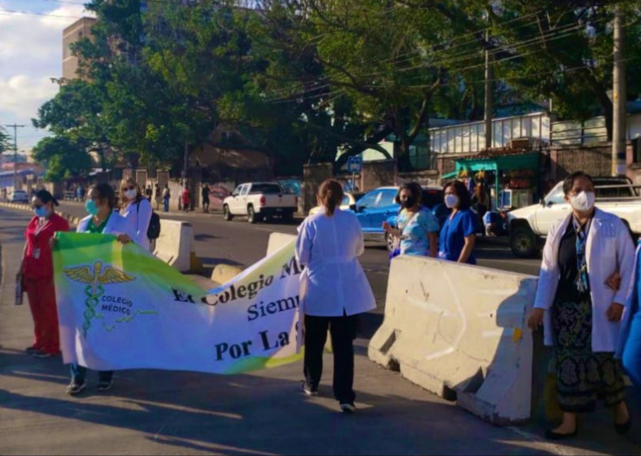 Médicos siguen en protestas y advierten que acciones pasarán a nivel nacional