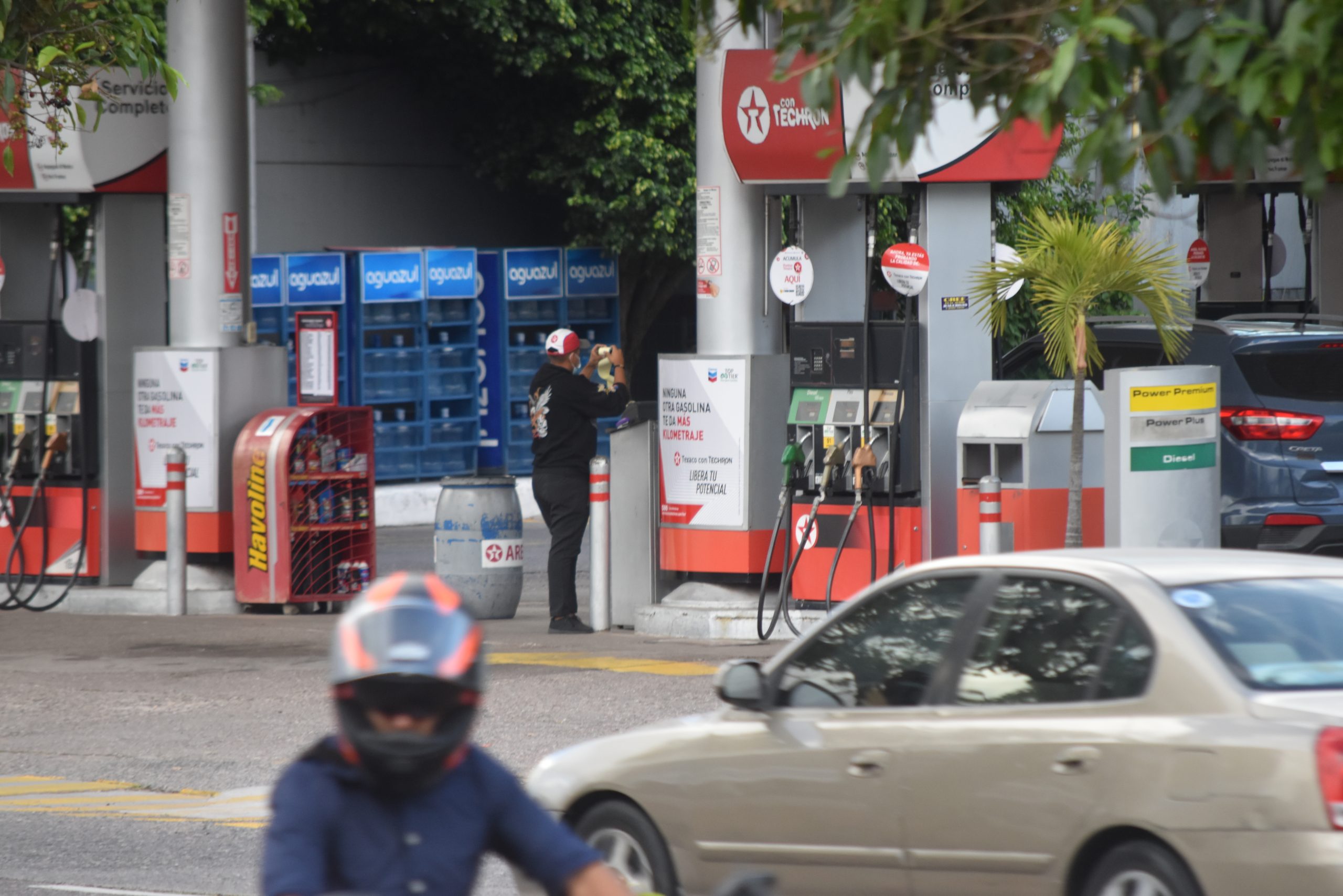Gasolinas y diésel tendrán rebajas de precio desde este lunes