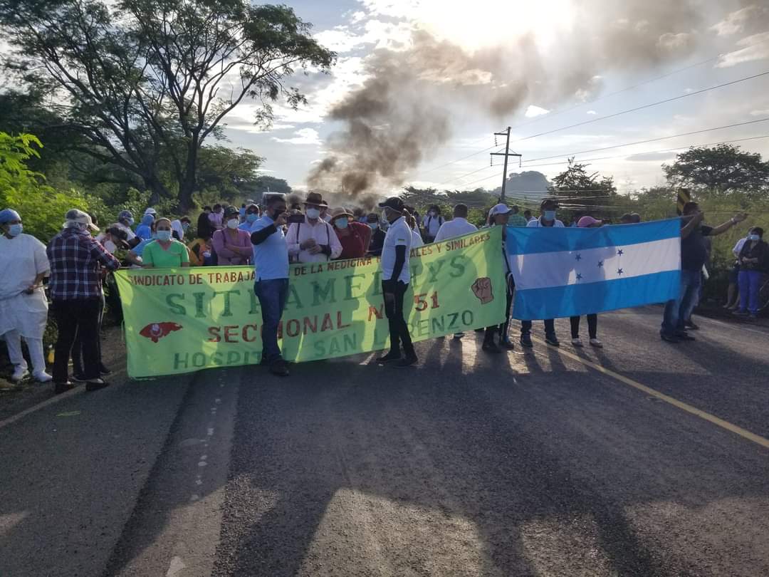 Se extiende y agrava protesta de trabajadores de la salud en carretera Panamericana