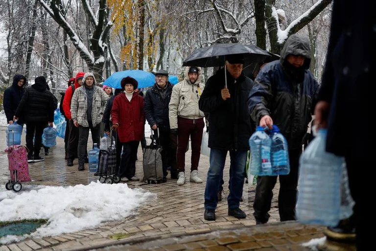 Kiev no descarta evacuar parcialmente la ciudad si se produce “el peor escenario” ante los ataques rusos