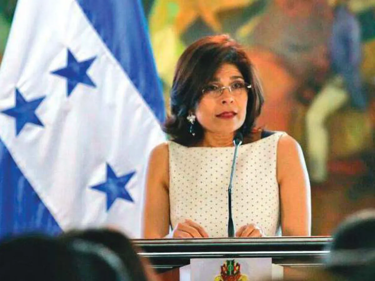 Aseguran más de 100 bienes a red de corrupción vinculada a extinta exministra Hilda Hernández