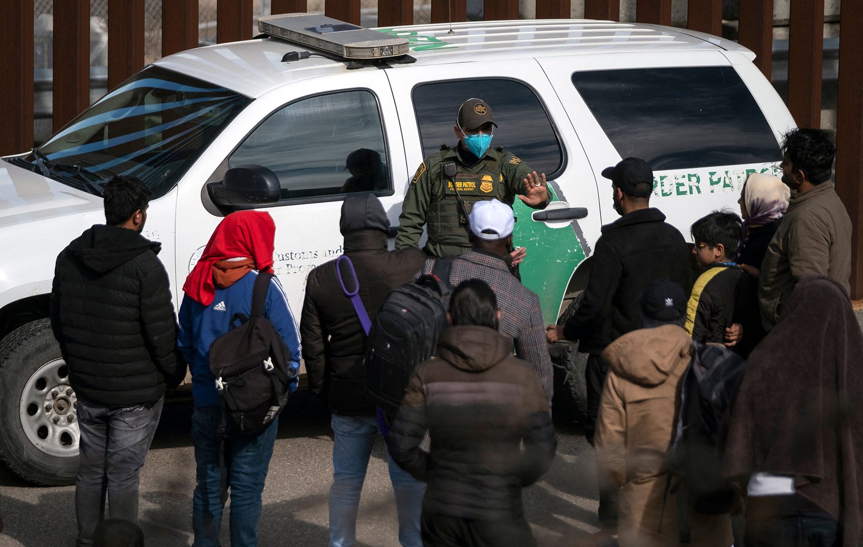 EE.UU. anuncia que aceptará peticiones de asilo de migrantes que ya están en México