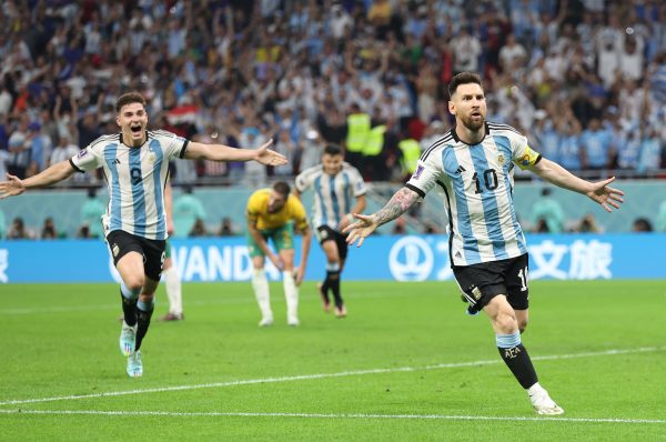 Argentina sufrió en el final ante Australia, pero se metió en cuartos del Mundial