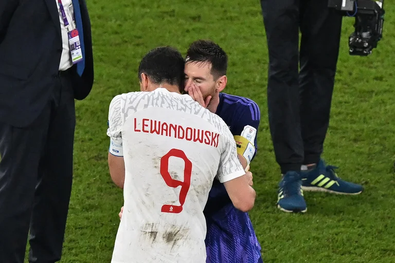 Lewandowski develó qué le dijo a Messi al final del partido entre Argentina y Polonia