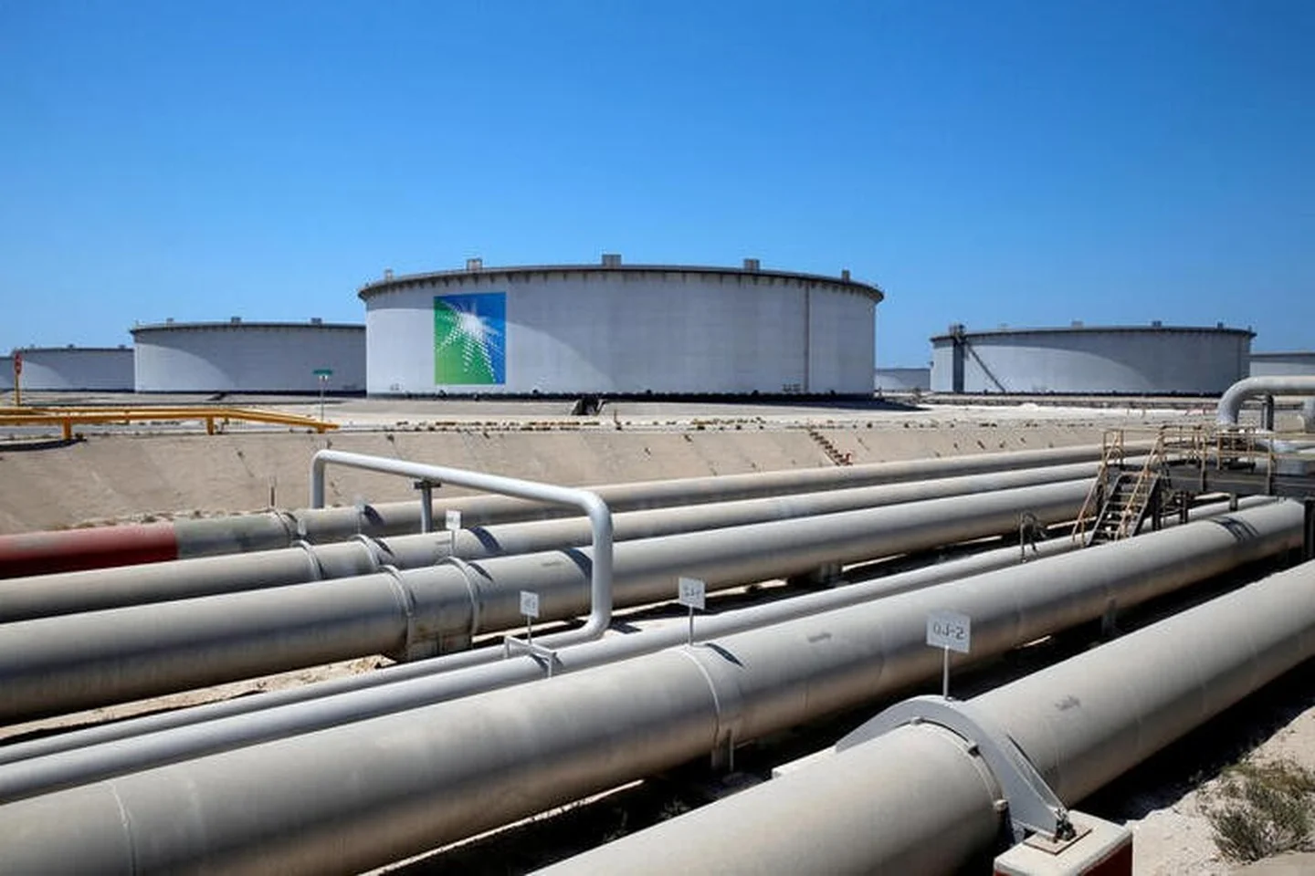 La OPEP y Rusia decidieron mantener recortada su oferta petrolera