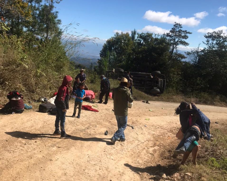 Al menos dos muertos y 15 heridos al accidentarse carro con cortadores de café en La Paz