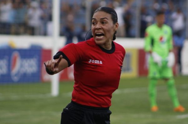 Melissa Borjas regresa a pitar en Liga Nacional en el partido Olimpia – Marathón