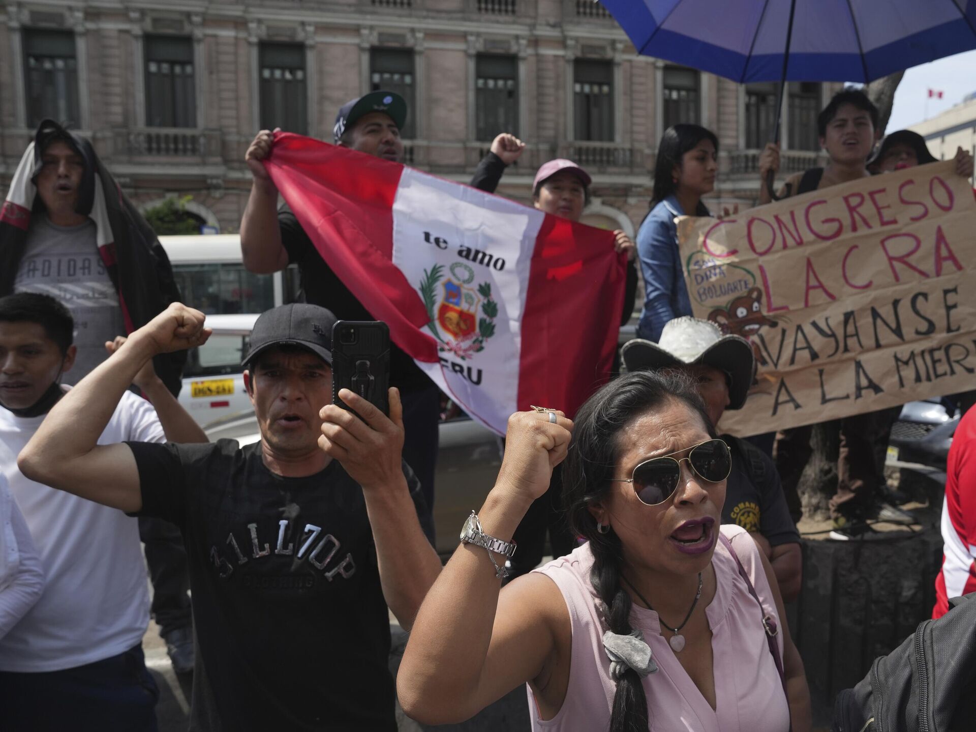 Siguen las protestas en Perú, mientras el Congreso no llega a un acuerdo para adelantar elecciones