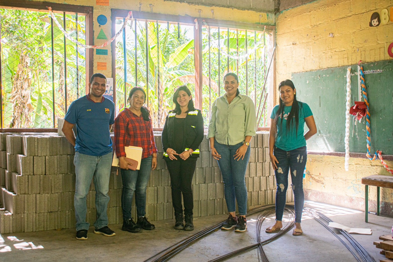 Inversiones Los Pinares dona materiales de construcción para reparar escuela beneficiando más de 100 niños en Tocoa