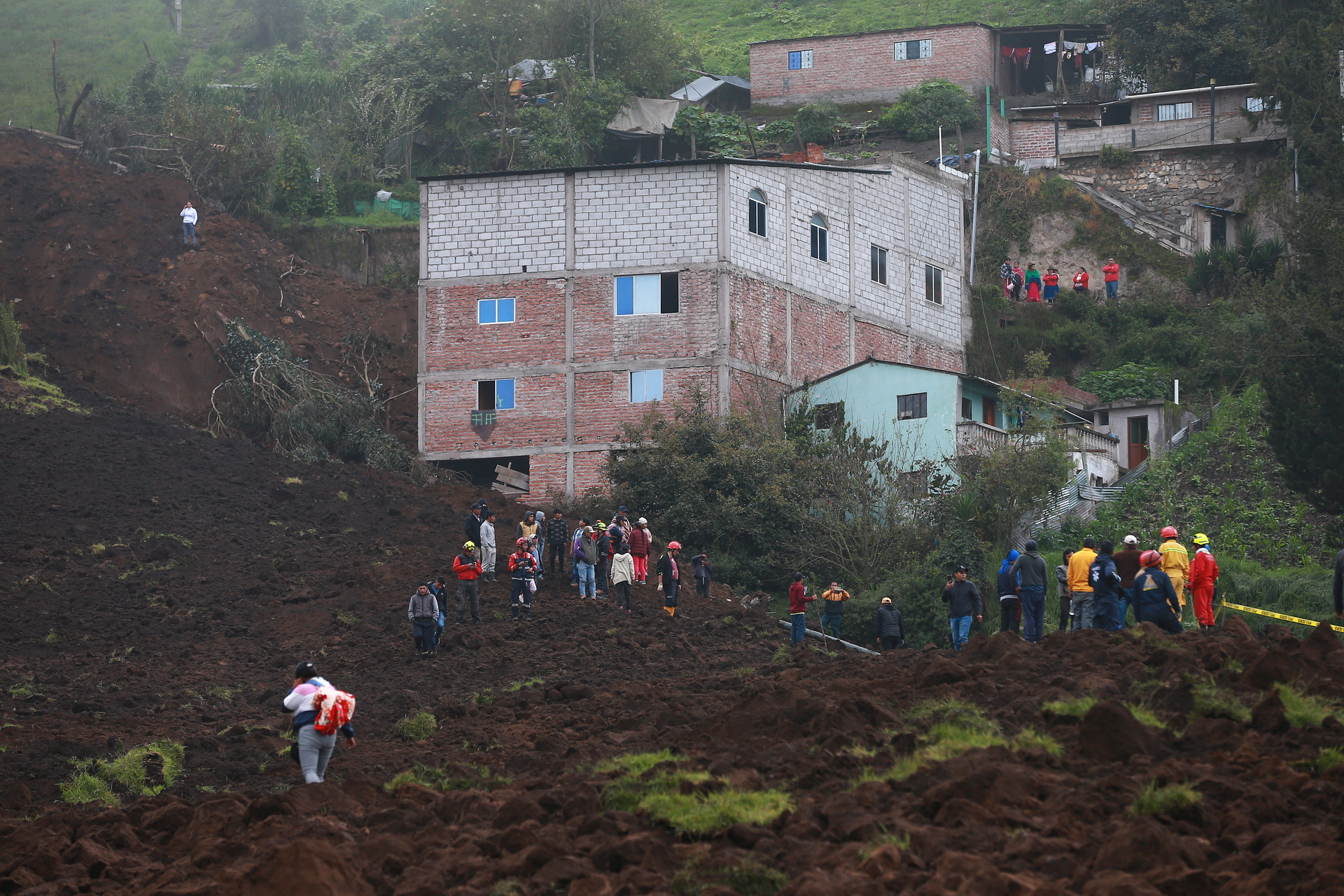 Tragedia en Ecuador: un deslizamiento de tierra dejó al menos 16 muertos y 7 desaparecidos