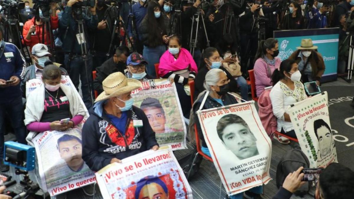 Detienen a nueve policías por el caso de los “43 de Ayotzinapa” en México