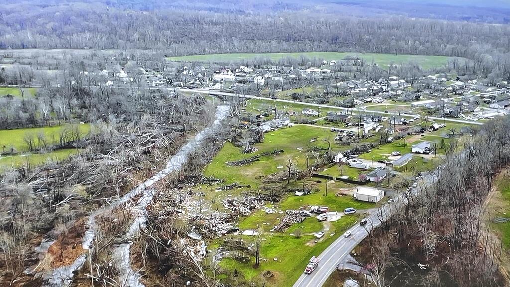 “Es desgarrador verlo”: poderoso tornado causa muerte y destrucción en el sureste de Missouri