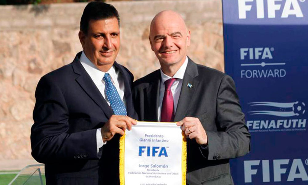 Presidente de la FIFA felicita a Jorge Salomón tras ser reelegido en la Fenafuth