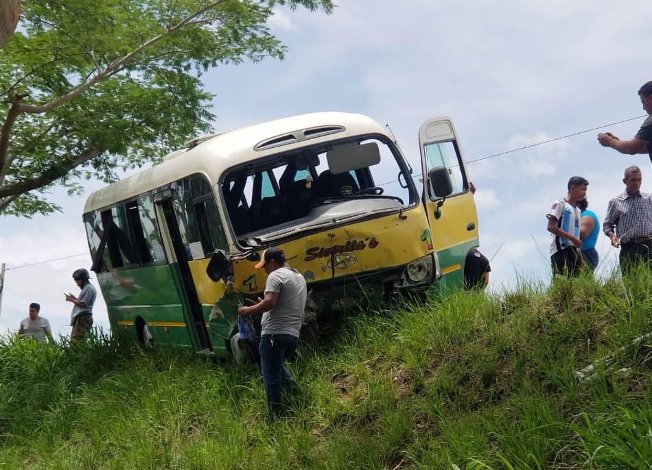 Dos personas fallecidas y cuatro heridas deja accidente vial en carretera a Olancho