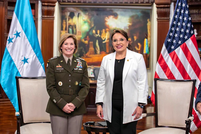 Presidenta Castro y jefa del Comando Sur de EEUU acordaron fortalecer la seguridad y combatir el narcotráfico