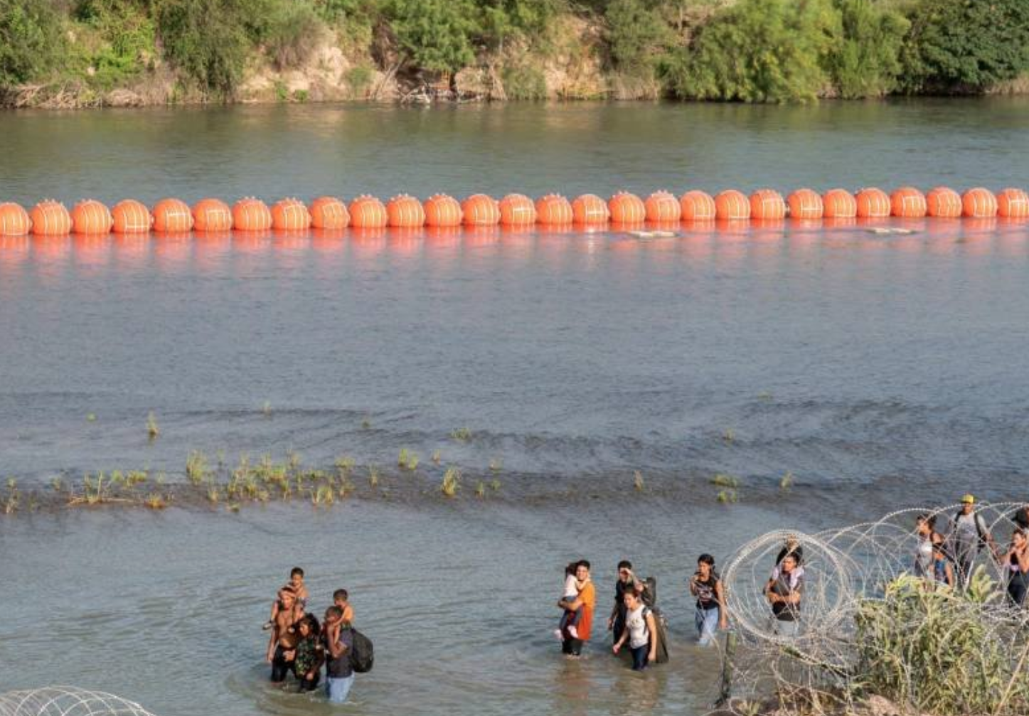 Identifican como hondureño a uno de los migrantes muertos en boyas del río Bravo 