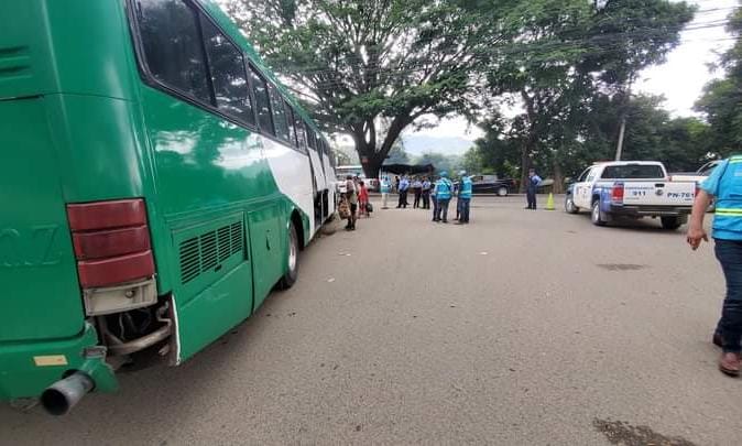 Al menos 150 buses están autorizados para trasladar migrantes de Danlí hacia Ocotepeque
