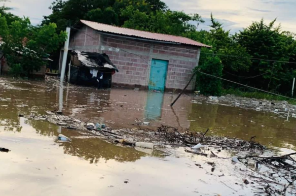 Alrededor de 16 comunidades siguen incomunicadas en la Costa de los Amates 