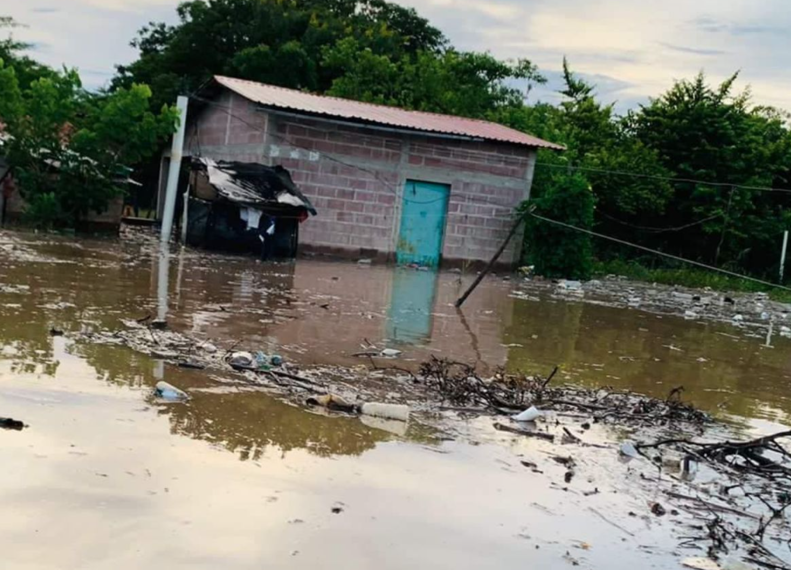 Alrededor de 16 comunidades siguen incomunicadas en la Costa de los Amates 