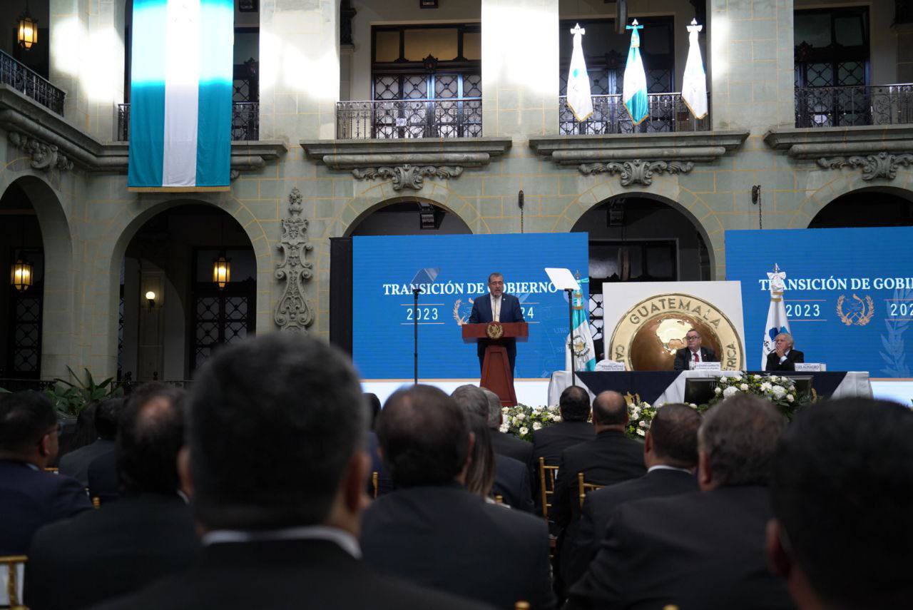 El presidente electo de Guatemala suspende el proceso de transición con el actual Gobierno   