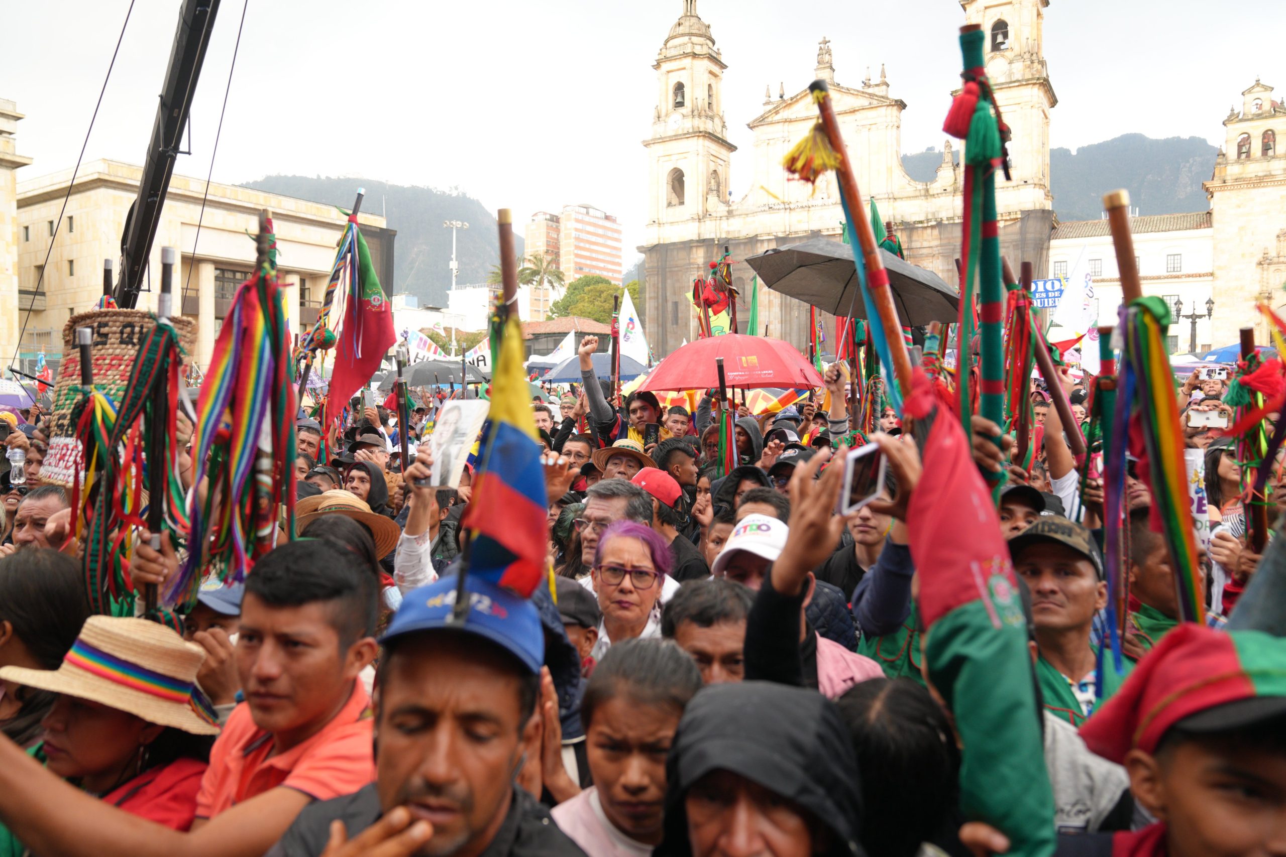 Miles de colombianos marchan en Bogotá para apoyar reformas del Gobierno