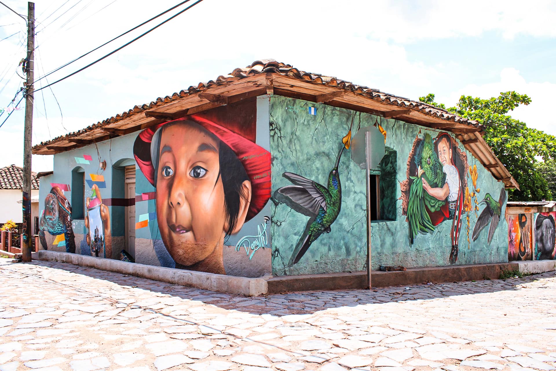 Municipio de Arada expone más de 200 obras pintadas en paredes  