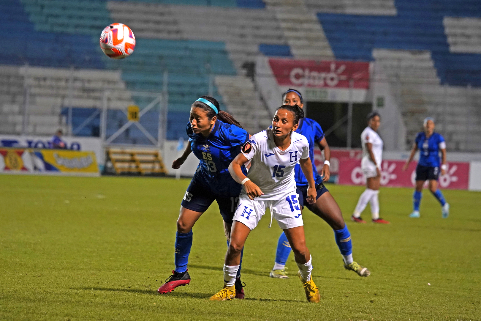 El Salvador se impone a Honduras en partido decisivo hacia la Copa Oro femenina