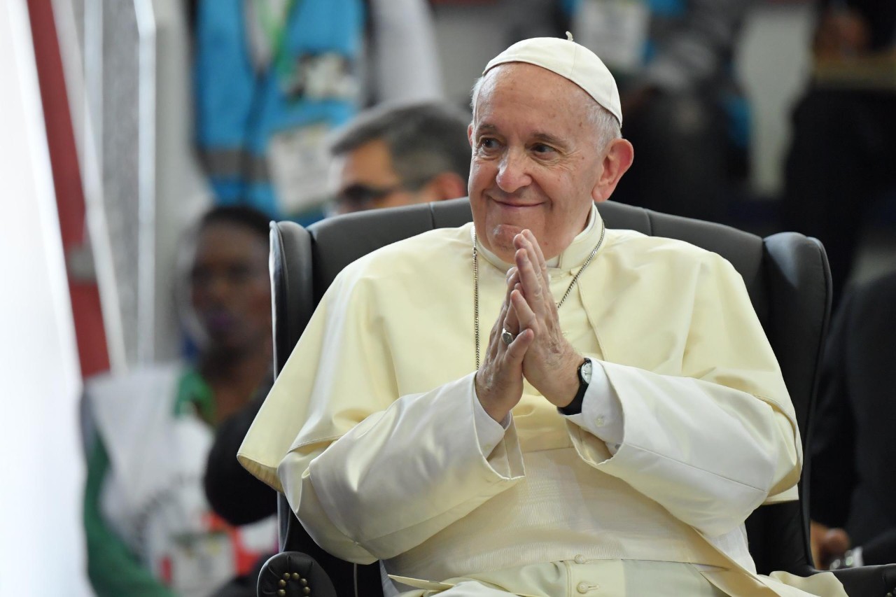 Milei deja atrás sus polémicas con el papa y lo invita a visitar Argentina