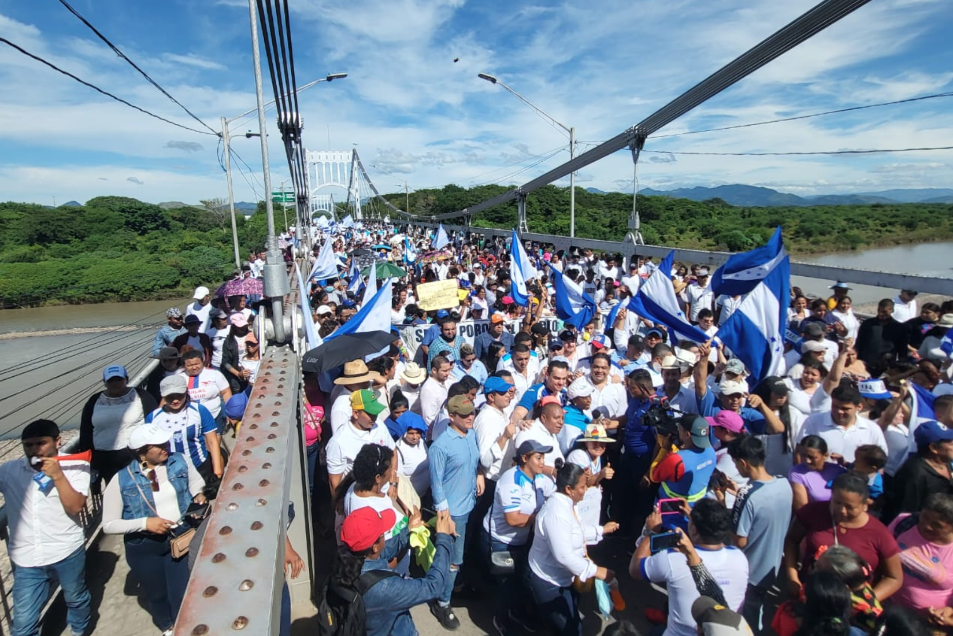Multitudinaria marcha “por Honduras” y contra el gobierno de Xiomara Castro en Choluteca 