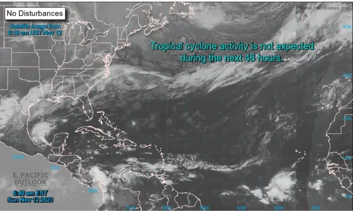 Probabilidad de formación de depresión tropical pasa de alta a media según, Centro de Huracanes