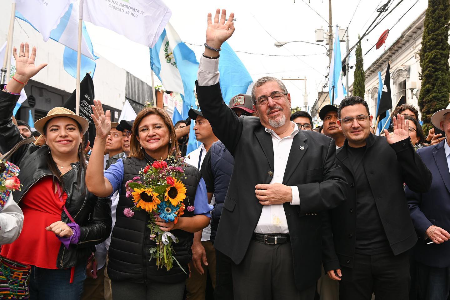 El máximo tribunal de Guatemala ordena que las autoridades electas tomen posesión en enero 