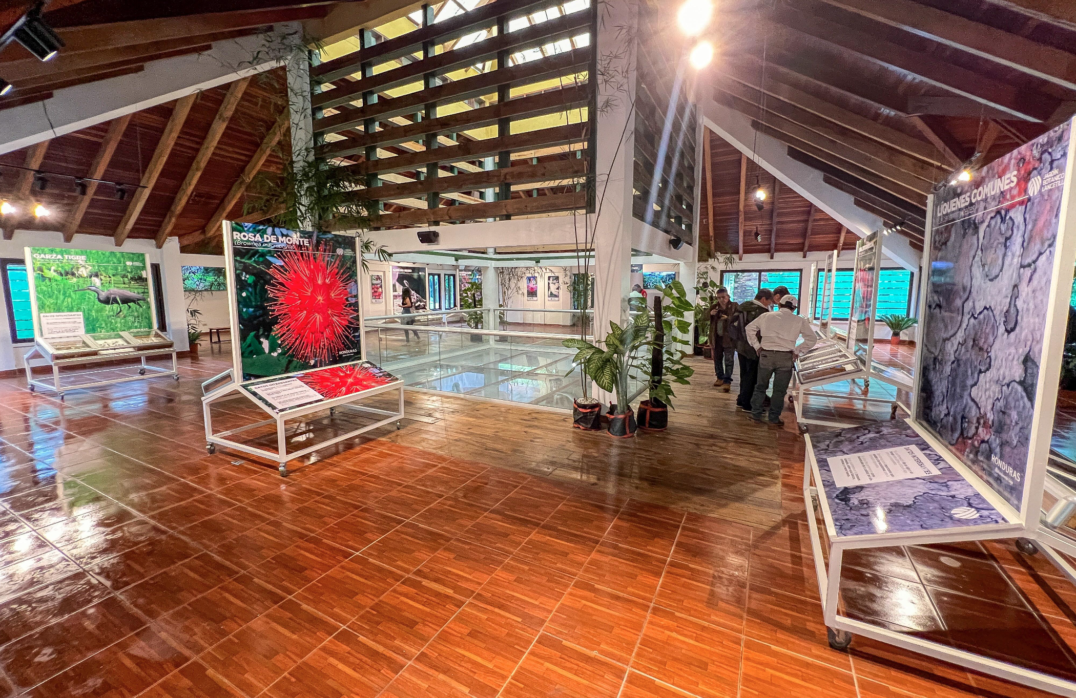 Turismo entrega moderno Centro de Visitantes Lancetilla que beneficiará a visitantes