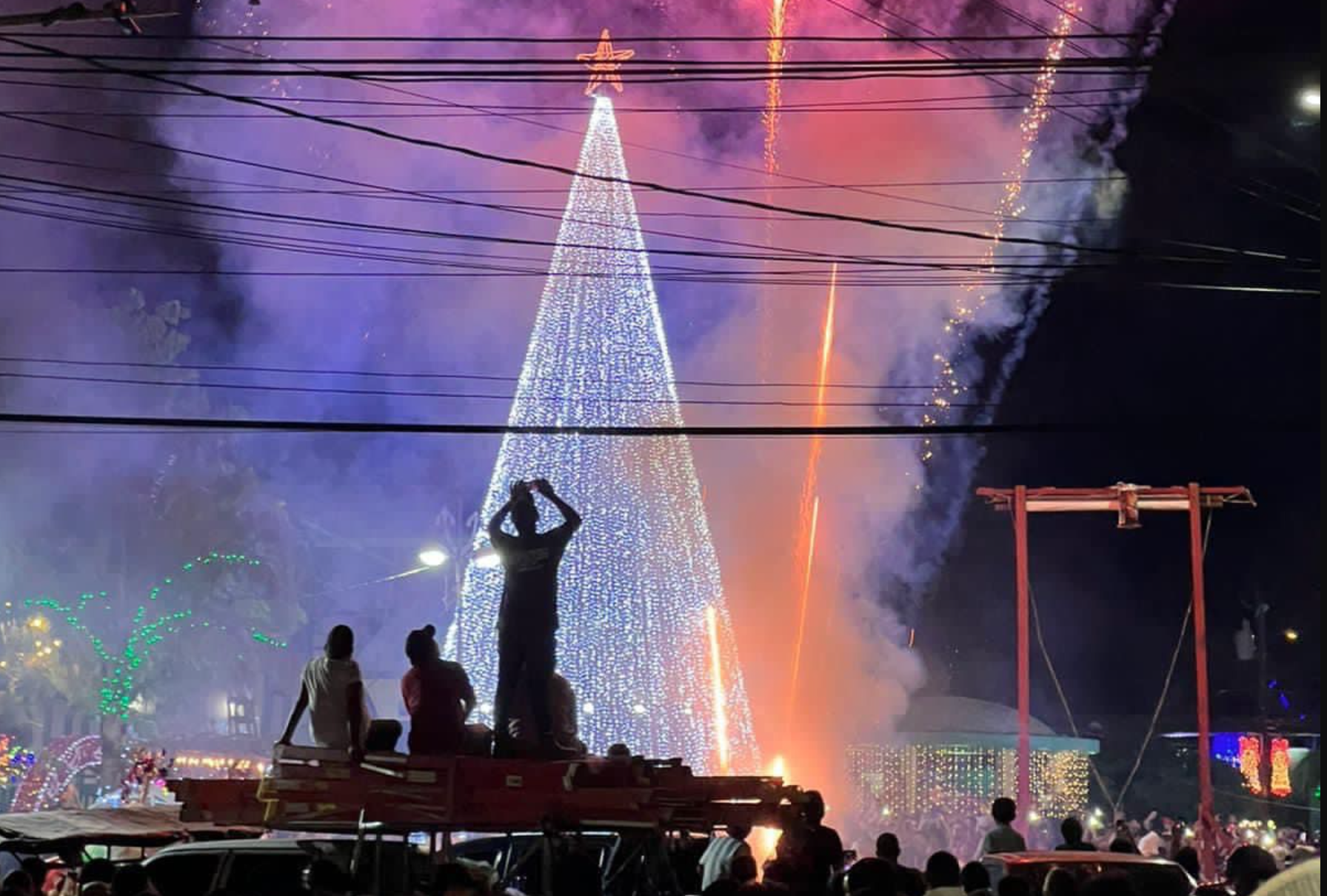 Villas navideñas, atractivos para las familias que iluminan los municipios de Honduras     