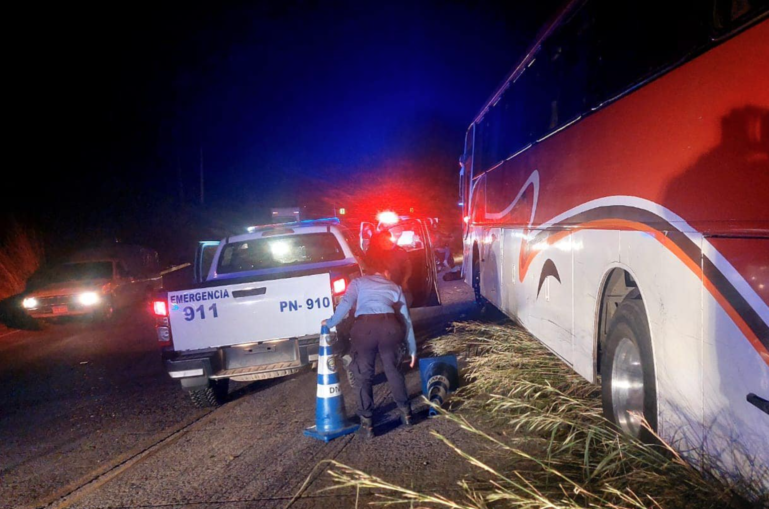 Al menos dos muertos y varios heridos en accidente de un bus en carretera al sur  