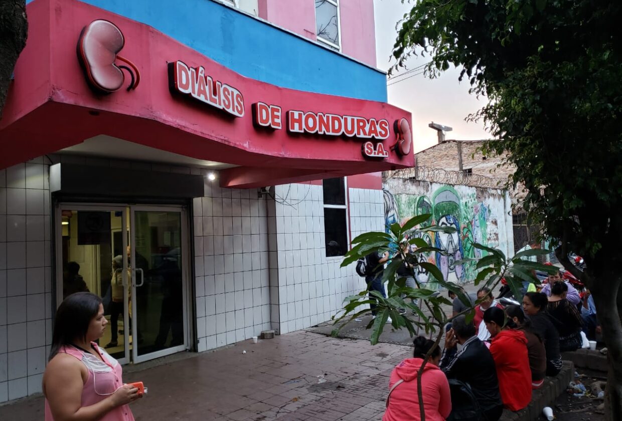 Denuncian a Diálisis de Honduras por no retirar las máquinas del Hospital Escuela
