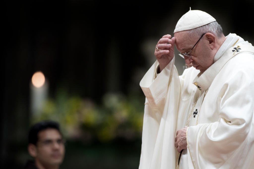 El papa pide oraciones por los muertos y heridos de los devastadores incendios en Chile