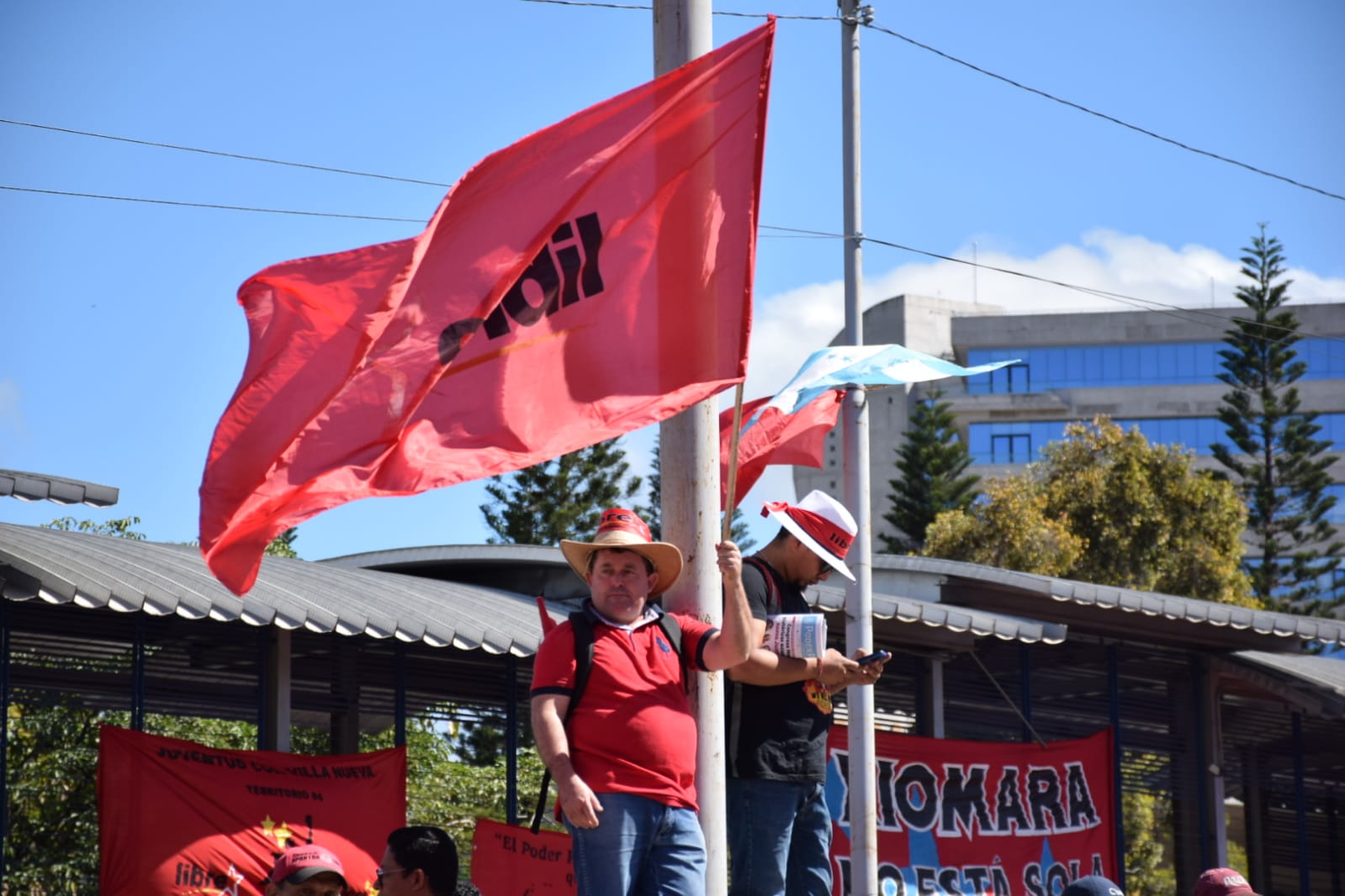 Oposición señala que Libre perdió “el control” de sus colectivos ante caos en Secretarías