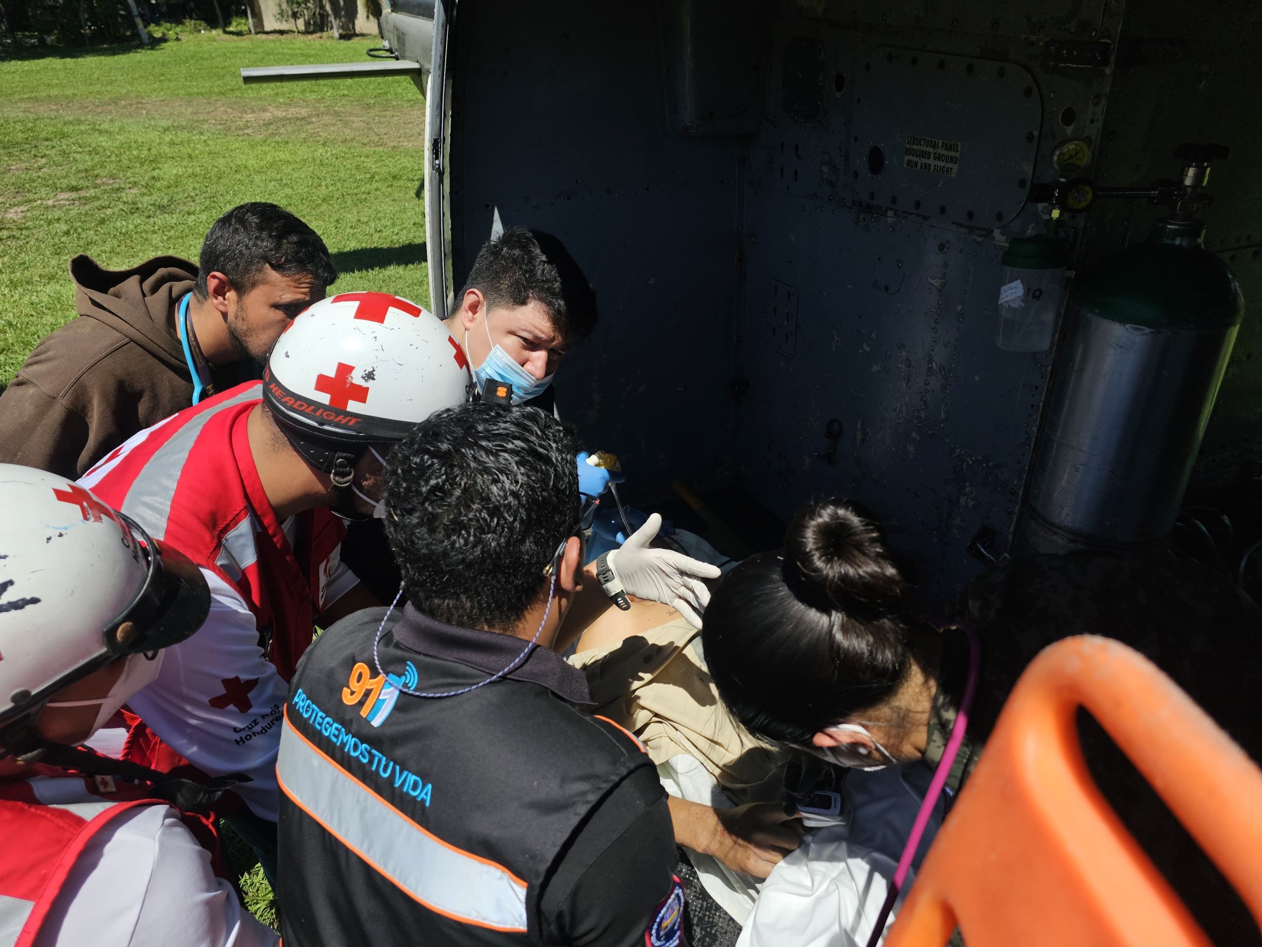 Vía aérea trasladan al Hospital Catarino Rivas a heridos de gravedad del accidente en Copán