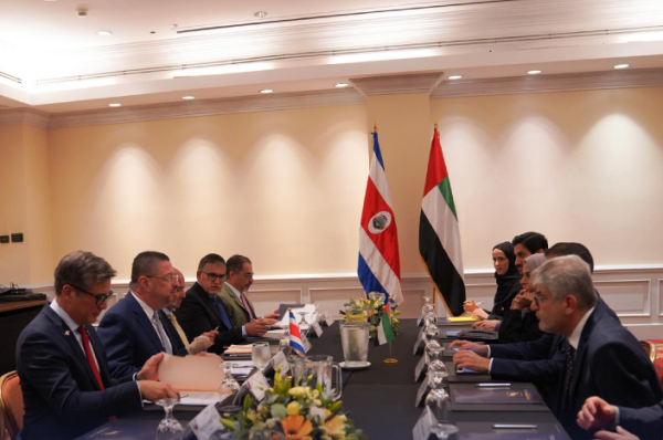 Costa Rica y Emiratos Árabes Unidos firman un acuerdo “histórico” de inversión y comercio